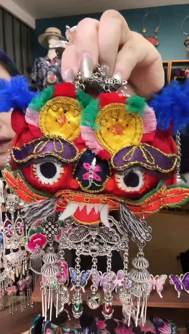 刺绣纯手工民族风刺绣小老虎绣包