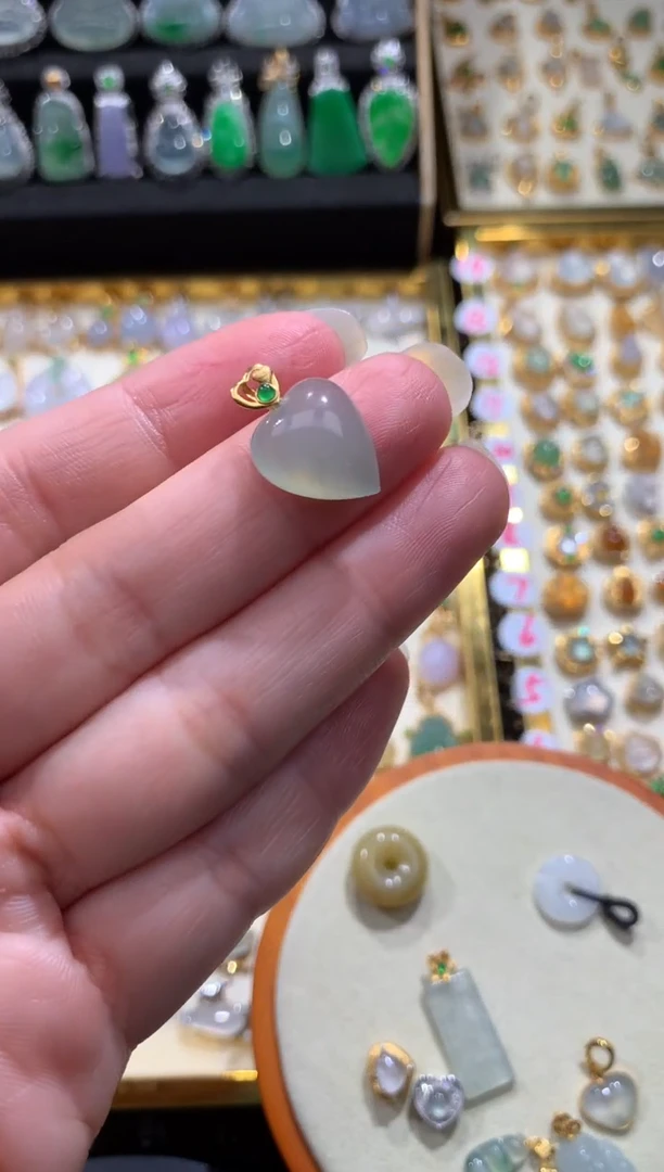 颈饰18K金镶嵌翡翠翡翠