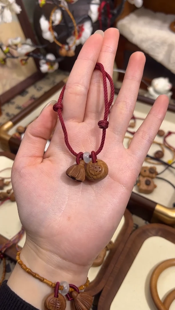 手串桃核【桃缘行】红绳「福气莲莲」桃木桃核辟、挡、驱、护 红绳可调节