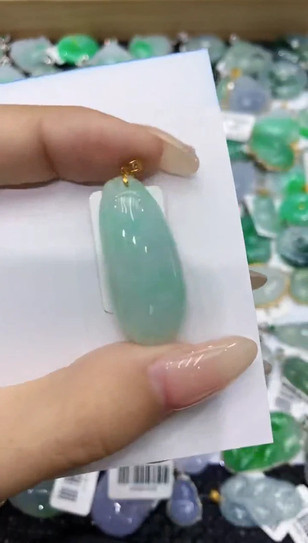 翡翠18K金镶嵌颈饰111111111111