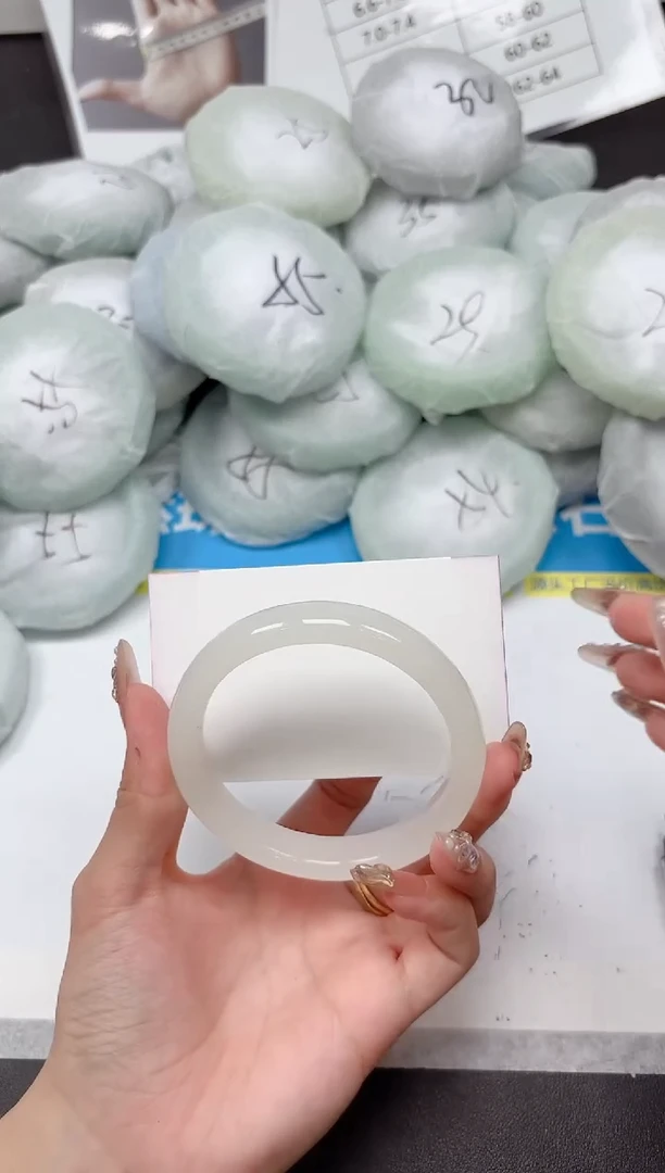 未镶嵌手镯石英质玉237-62.2