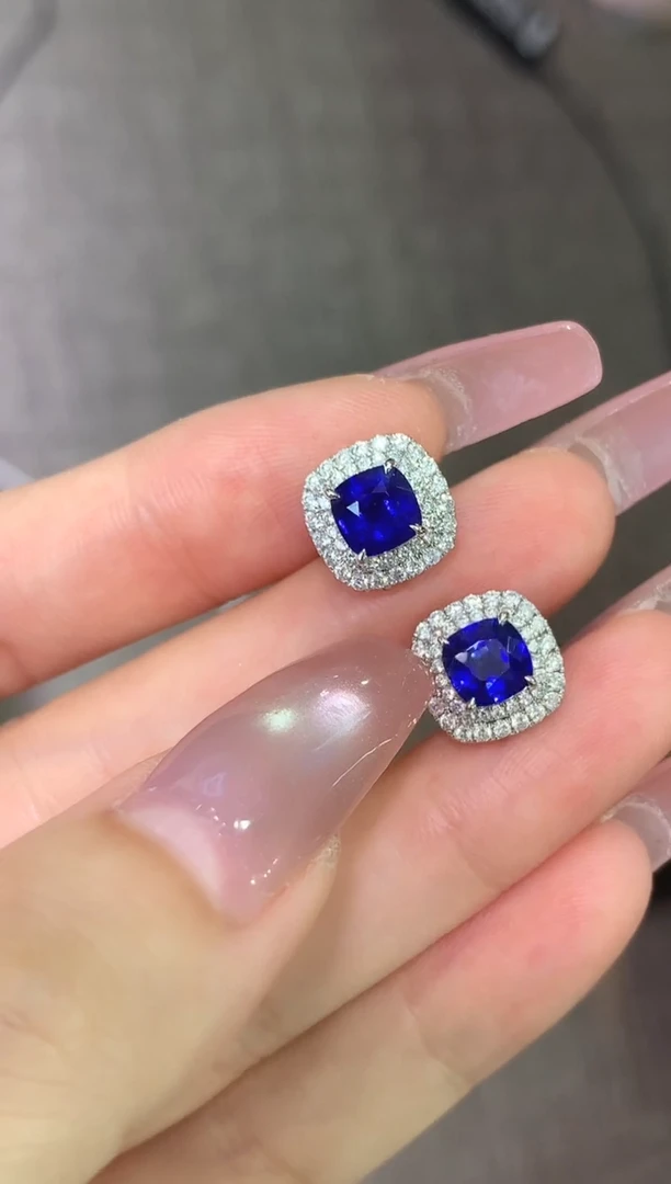 耳钉蓝宝石18K金镶嵌2.31CT