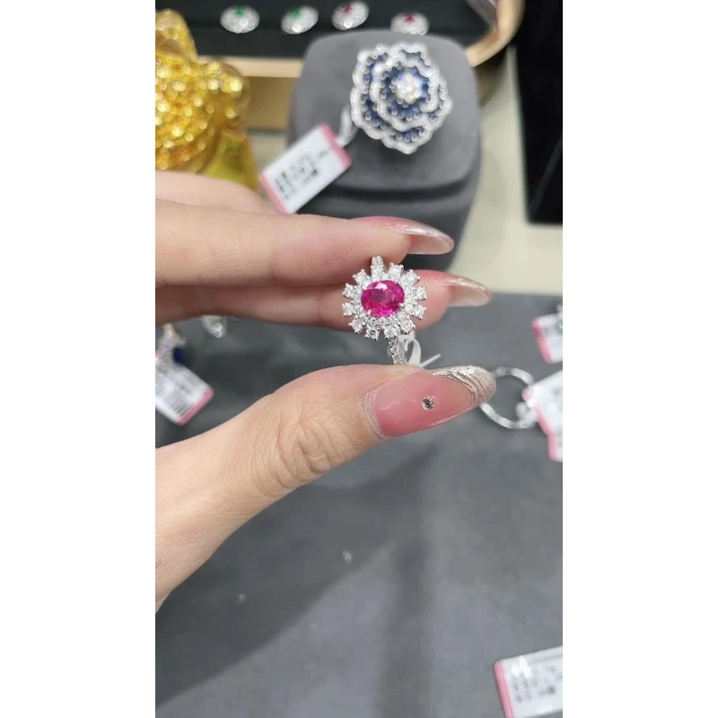 18K金镶嵌天然无烧红宝石戒指