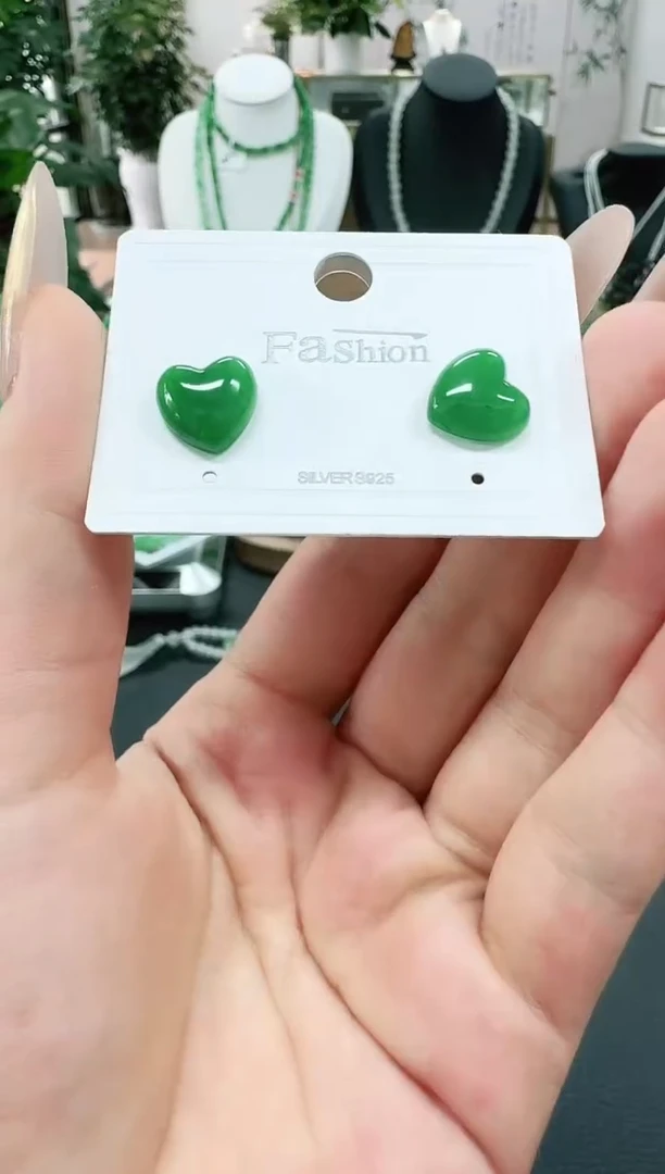 未镶嵌1石英质玉（非洲翠）/3333