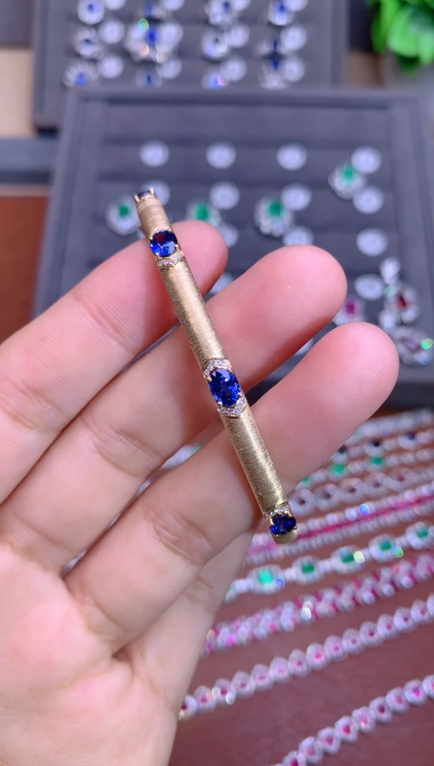 【闪购商品】蓝宝石手镯18K金镶嵌3.5CT