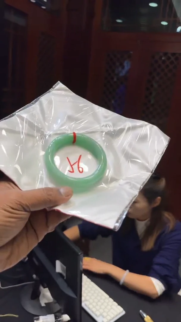 【闪购商品】翡翠手镯未镶嵌手镯