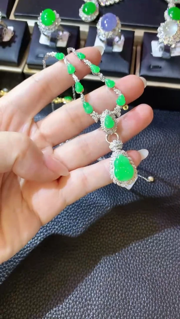 翡翠18K金镶嵌套链A95 翡翠