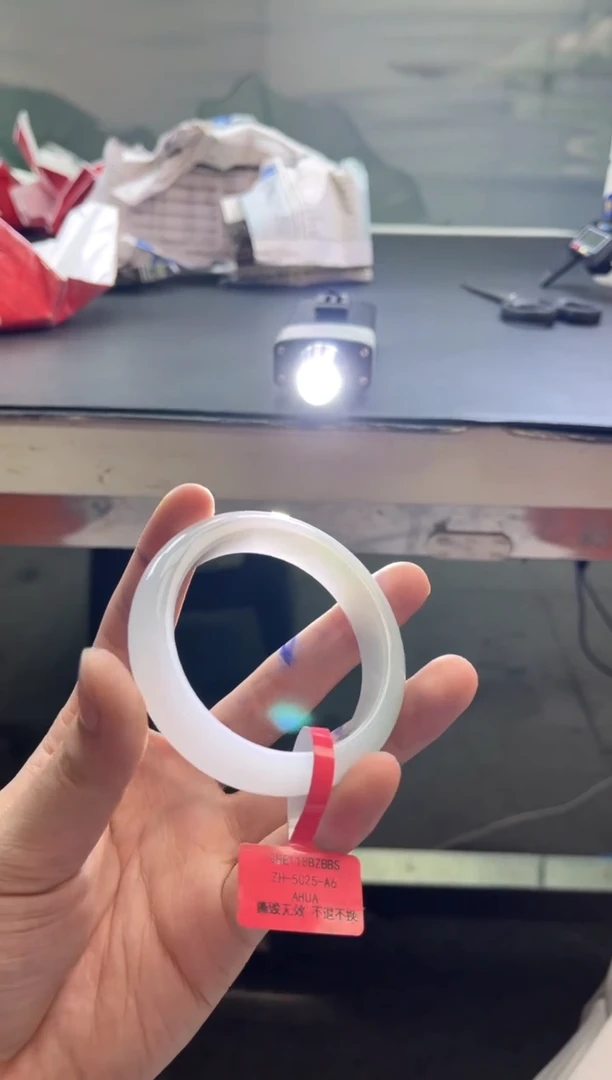 翡翠手镯未镶嵌翡翠手镯