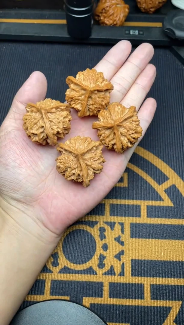 文玩核桃吊坠盘山三棱保39尺