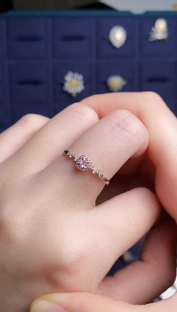 18K金镶嵌戒指钻石1