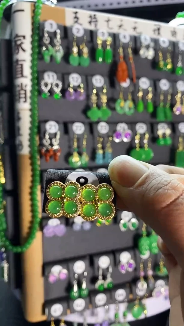 【闪购商品】翡翠耳饰银S925镶嵌8....