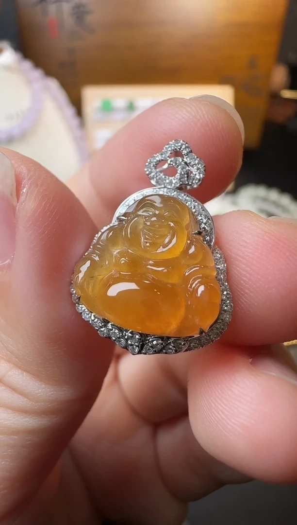 翡翠18K金镶嵌颈饰翡翠 18K金镶嵌 颈饰