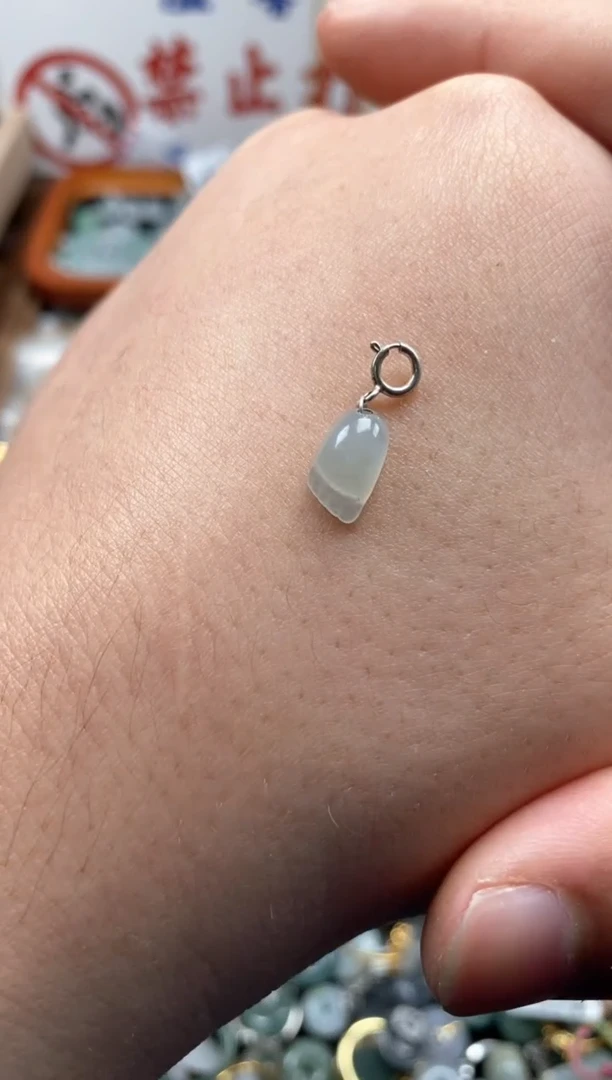 【闪购商品】翡翠颈饰未镶嵌哥哥