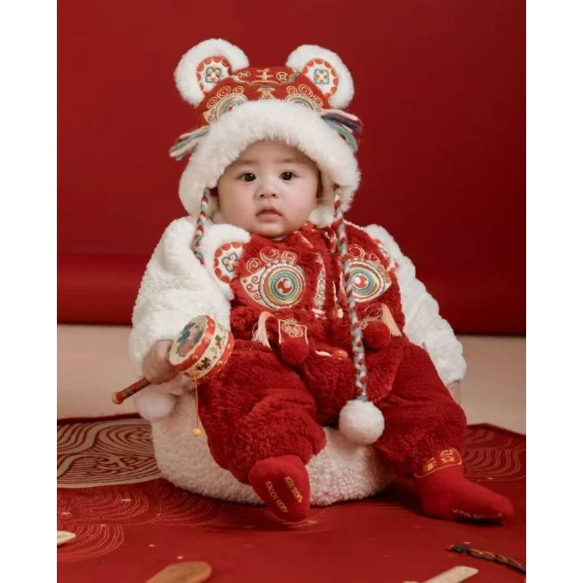 婴幼儿可爱宝宝休闲百搭款式外出拜年服装立领刺绣绒布棉哈衣