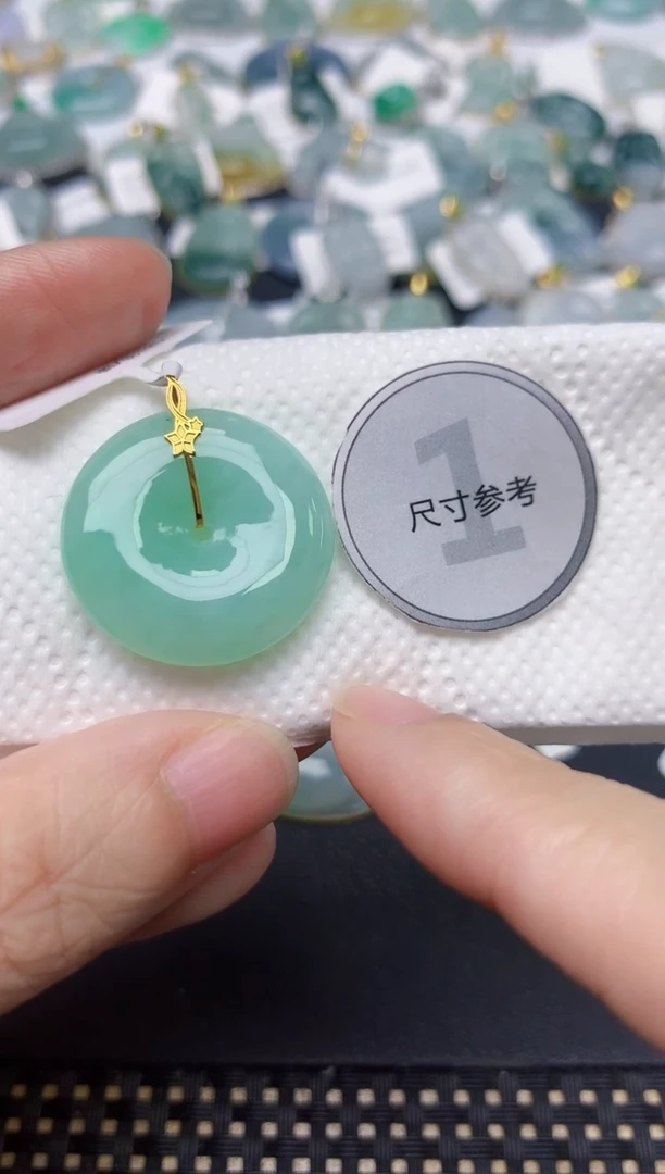 颈饰18K金镶嵌翡翠天然缅甸A货翡翠