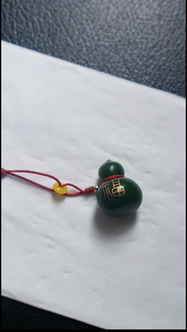 颈饰18K金镶嵌和田玉葫芦