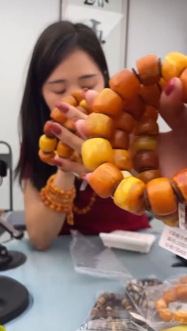 未镶嵌蜜蜡珠宝奇石假一罚十，6065.20微瑕多样性发一件