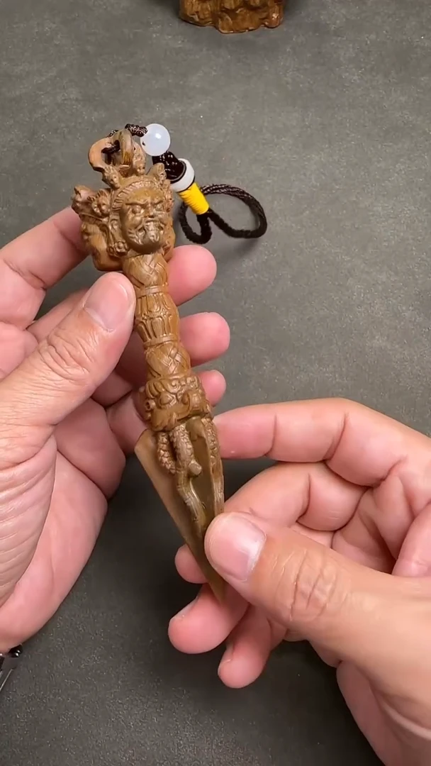 【闪购商品】维腊木（绿檀）把件571001-绿檀金刚杵
