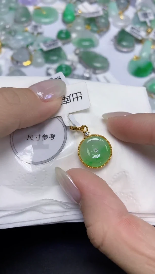 颈饰未镶嵌翡翠天然缅甸翡翠A货百元以上9元证书费自理
