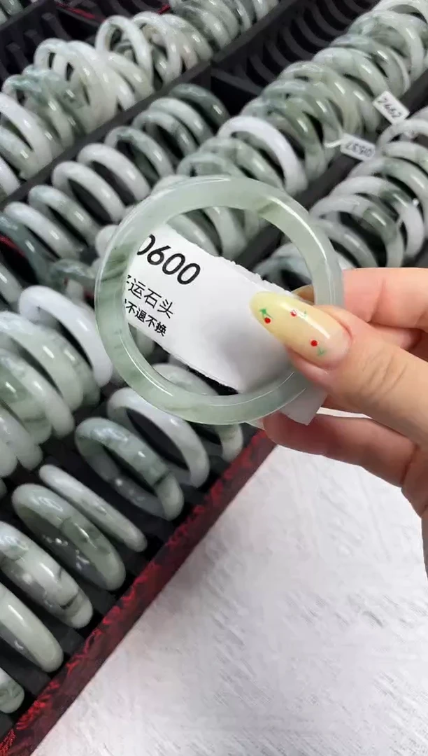 未镶嵌手镯石英质玉0600