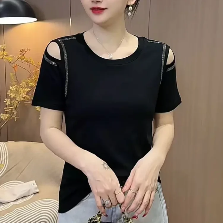 春季新款圆领短袖T恤女时尚气质百搭显瘦减龄设计感镂空小众上衣