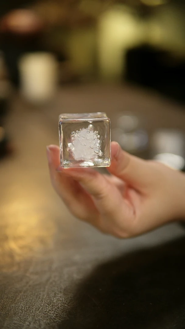 阿眠     玻心璃语非透明冰块盖置