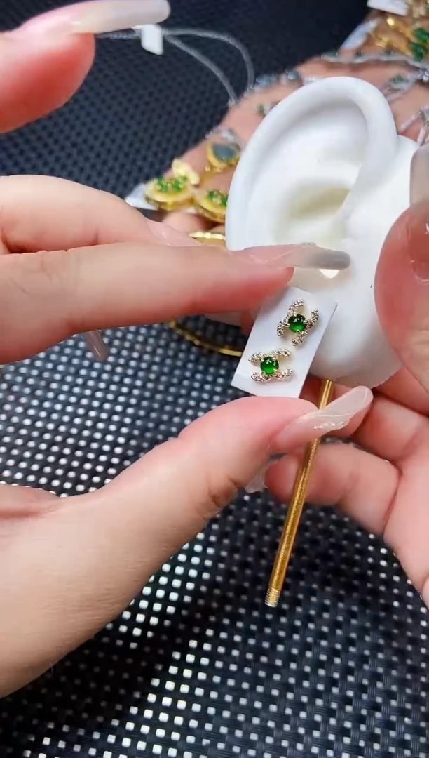 【闪购商品】翡翠未镶嵌耳饰11111111