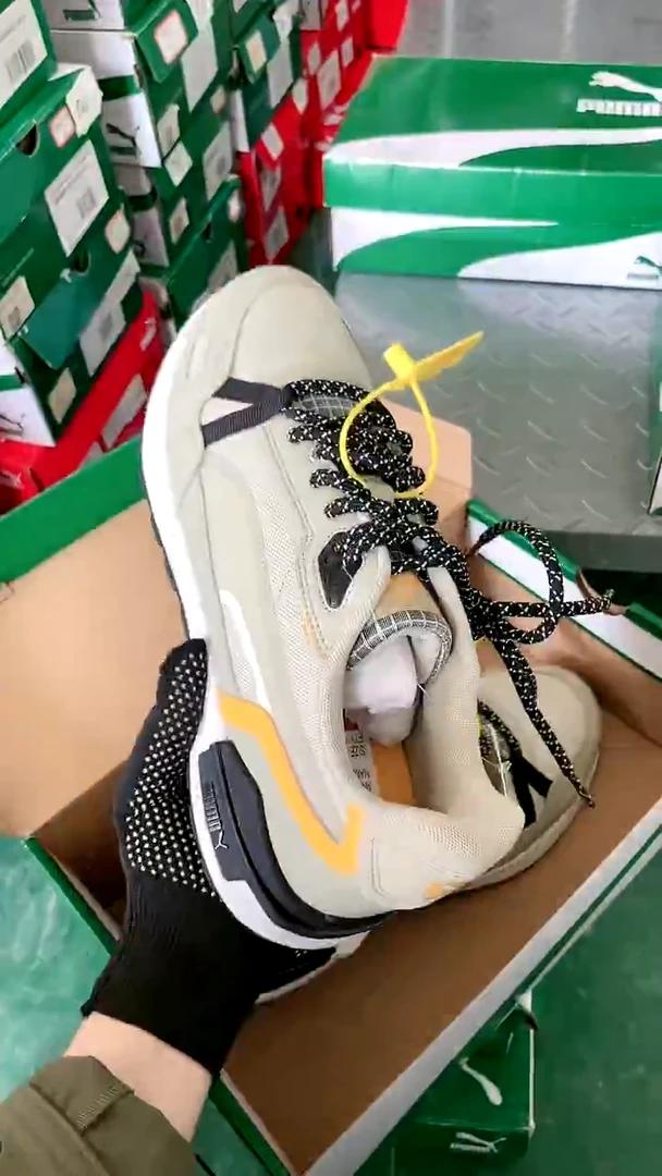 彪马时尚休闲运动鞋42M  Y10