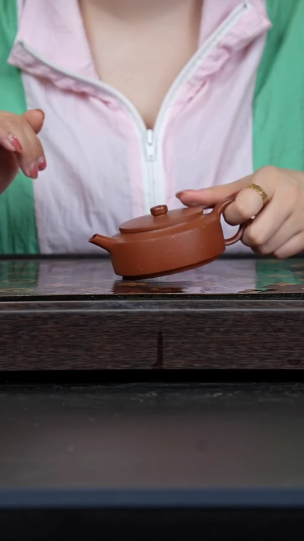 茶壶紫砂红降坡周盘