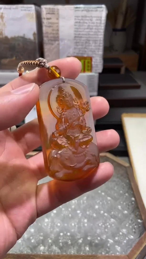 琥珀颈饰未镶嵌普贤