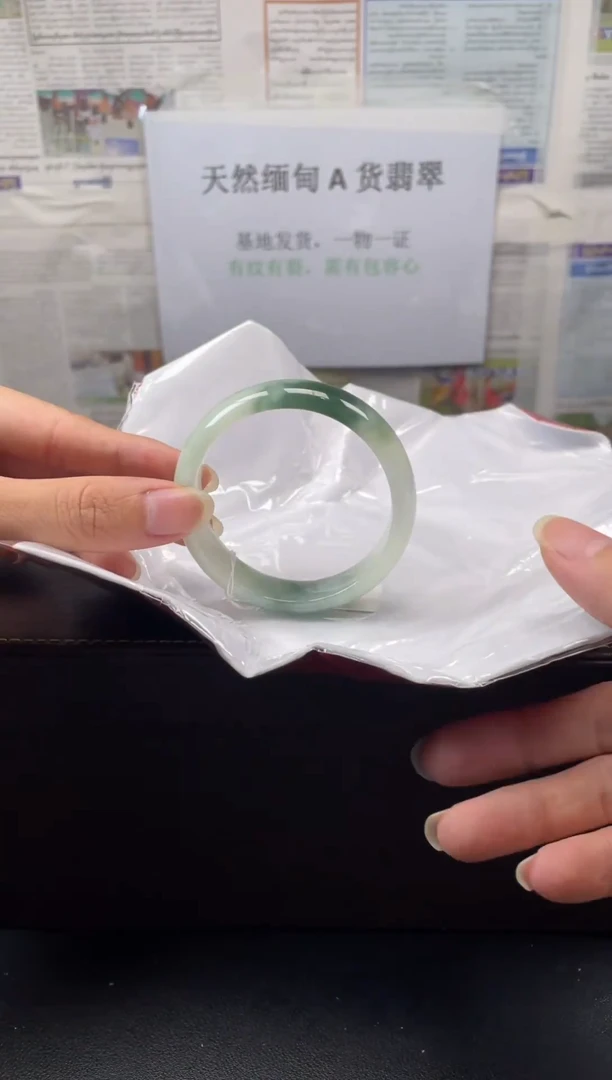 未镶嵌手镯翡翠52