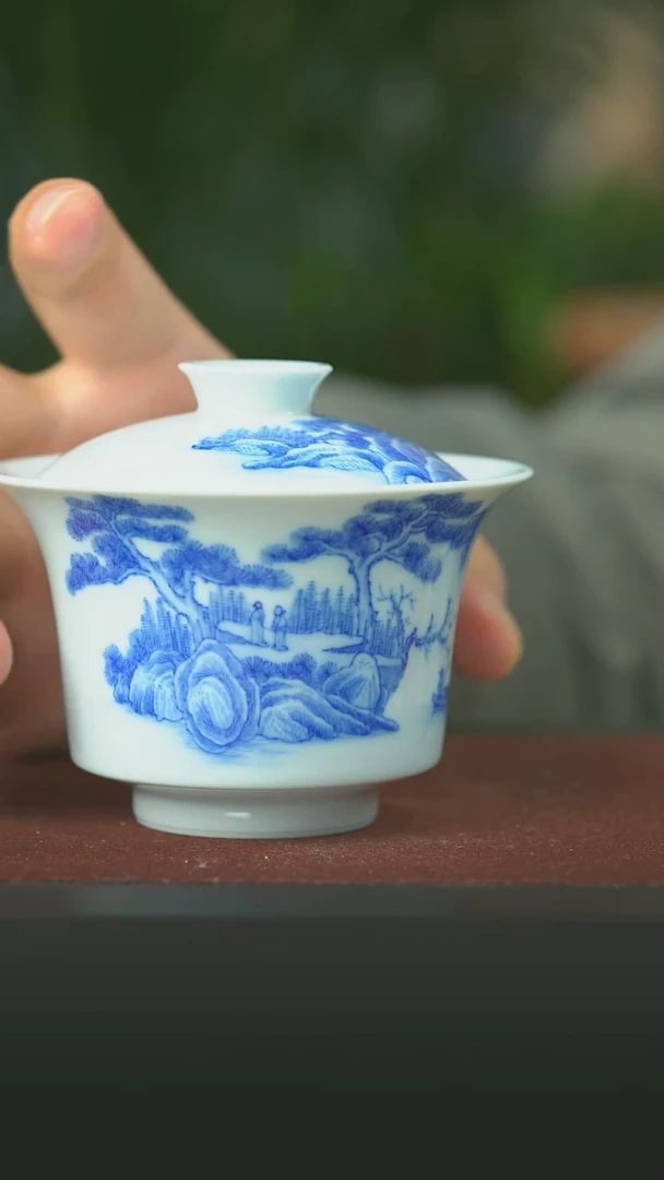 陶瓷青花山水马蹄盖碗