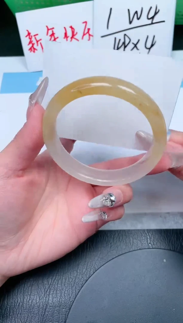 【闪购商品】石英质玉手镯未镶嵌135-61