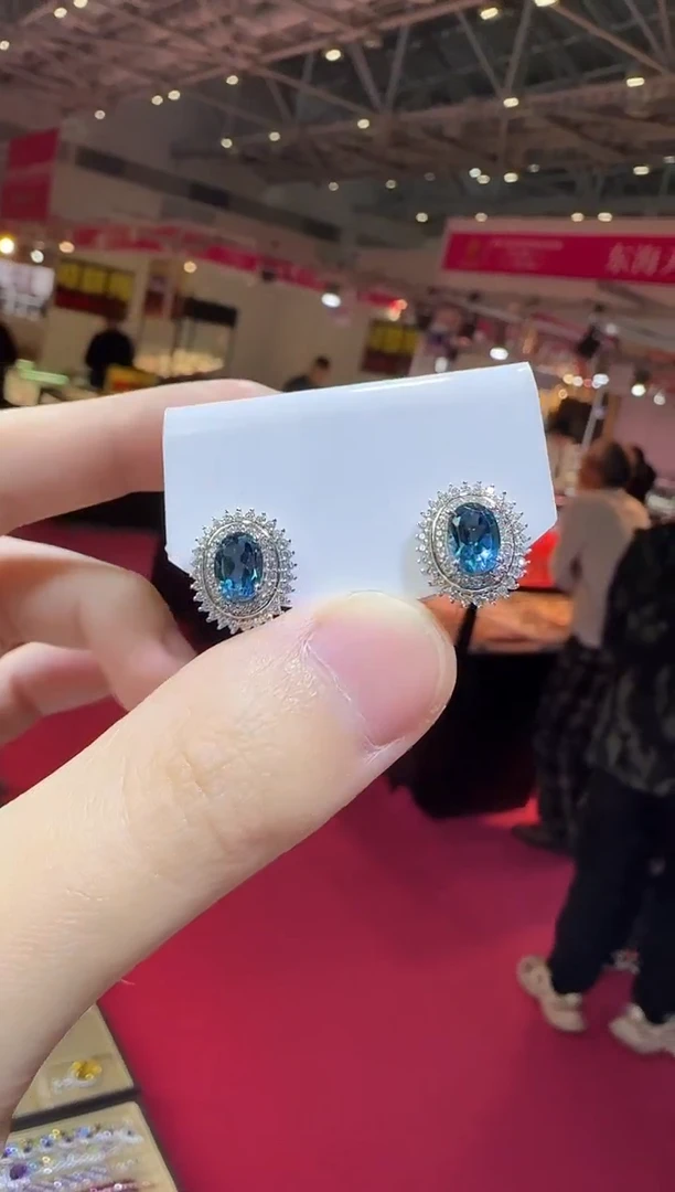 银S925镶嵌托帕石耳饰6*8mm伦敦蓝耳钉