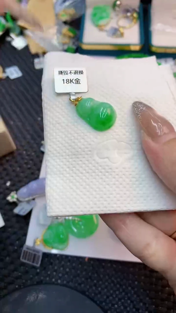 颈饰18K金镶嵌翡翠1