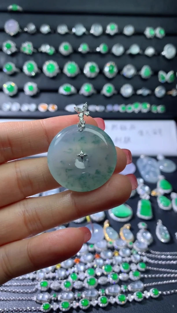 颈饰18K金镶嵌翡翠18K翡翠