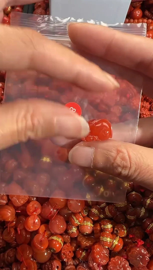 南红玛瑙合金颈饰1