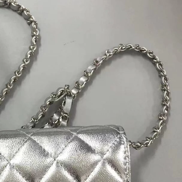 真好看啊~银色腰包包