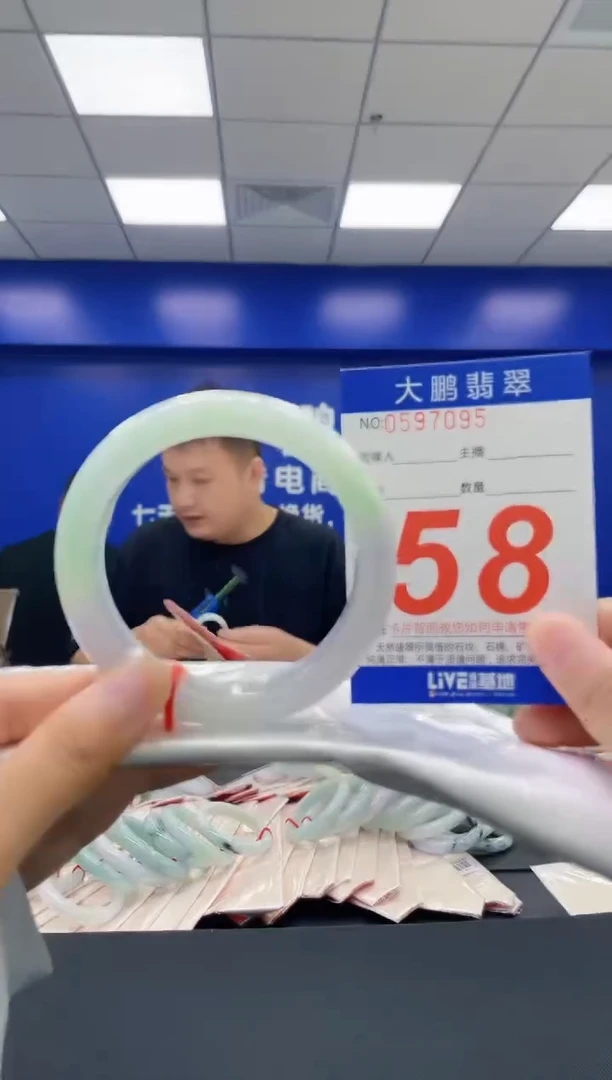 翡翠手镯未镶嵌AAAAAAAA