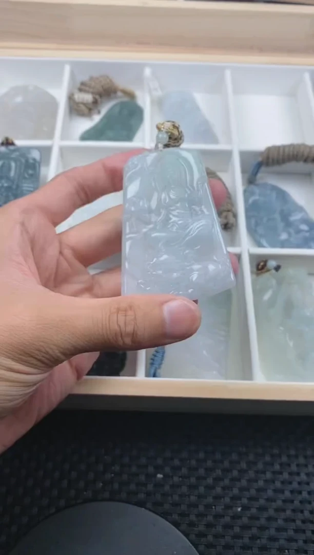 翡翠未镶嵌颈饰