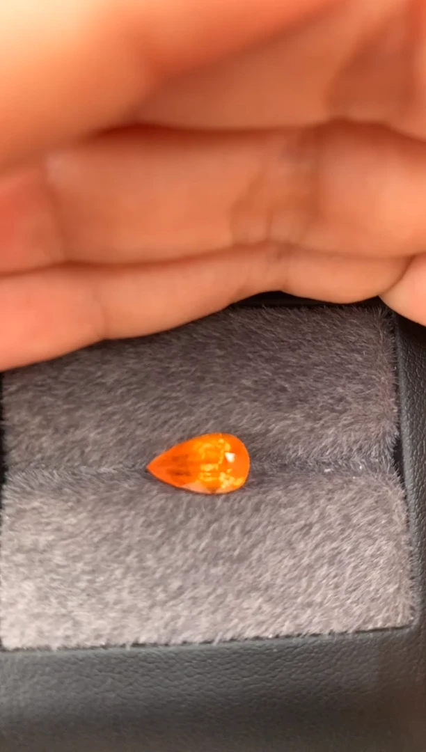 未镶嵌裸石定制石榴石尔*水滴型 芬达石 3.48ct