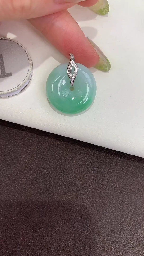 颈饰18K金镶嵌翡翠天然缅甸a货翡翠