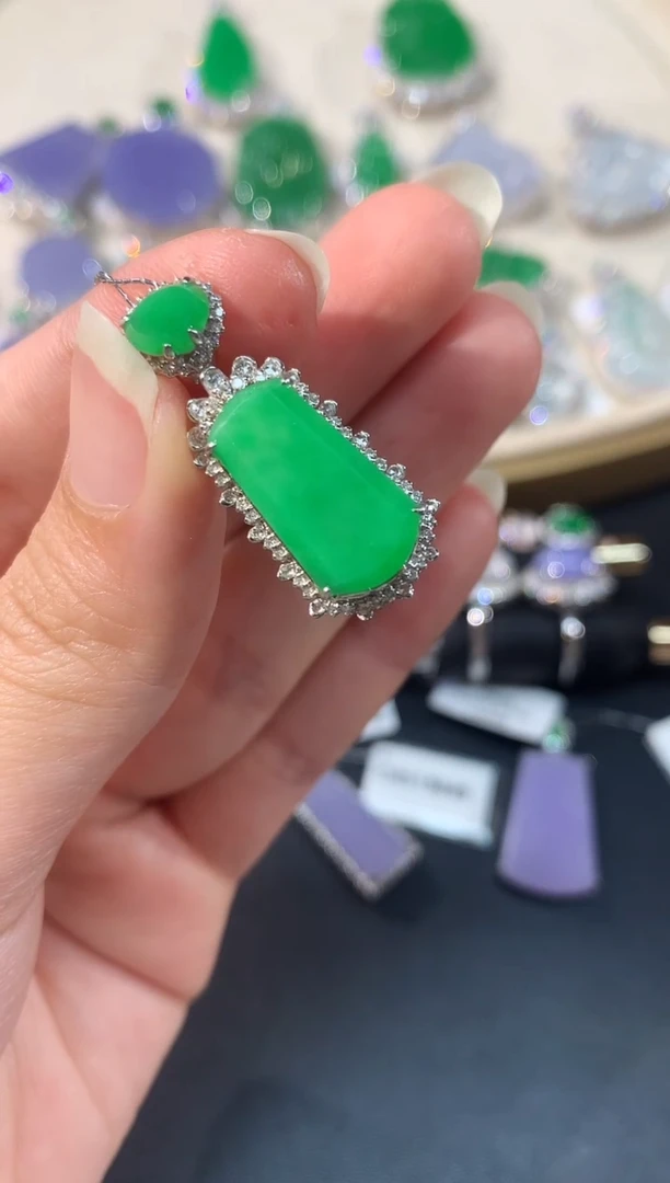 翡翠18K金镶嵌吊坠(不含链)A183 |  11800