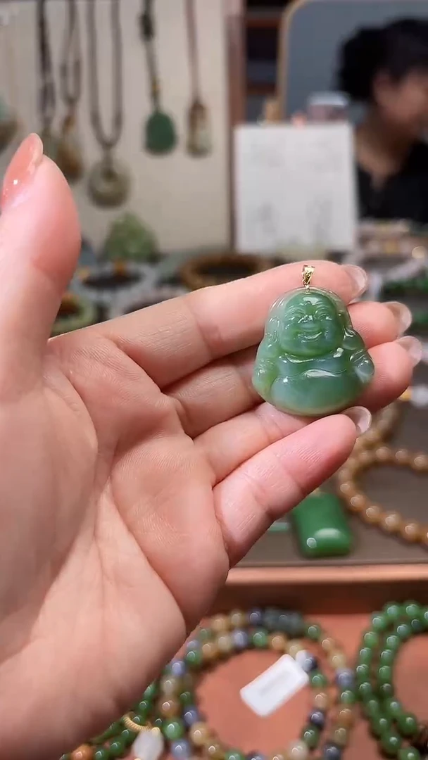颈饰18K金镶嵌和田玉（碧玉）1