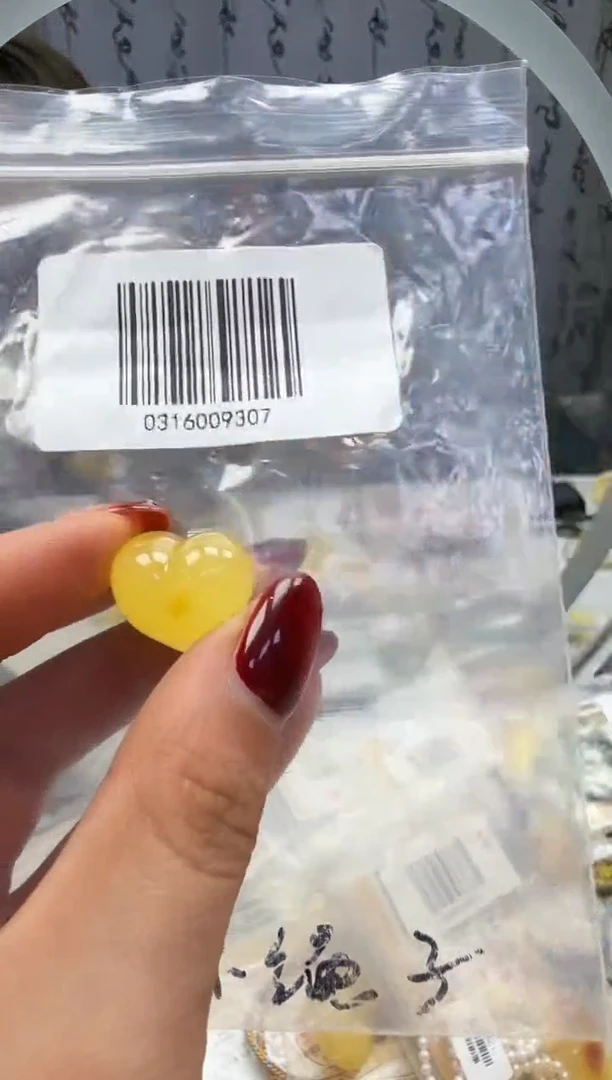 裸石琥珀未镶嵌如图