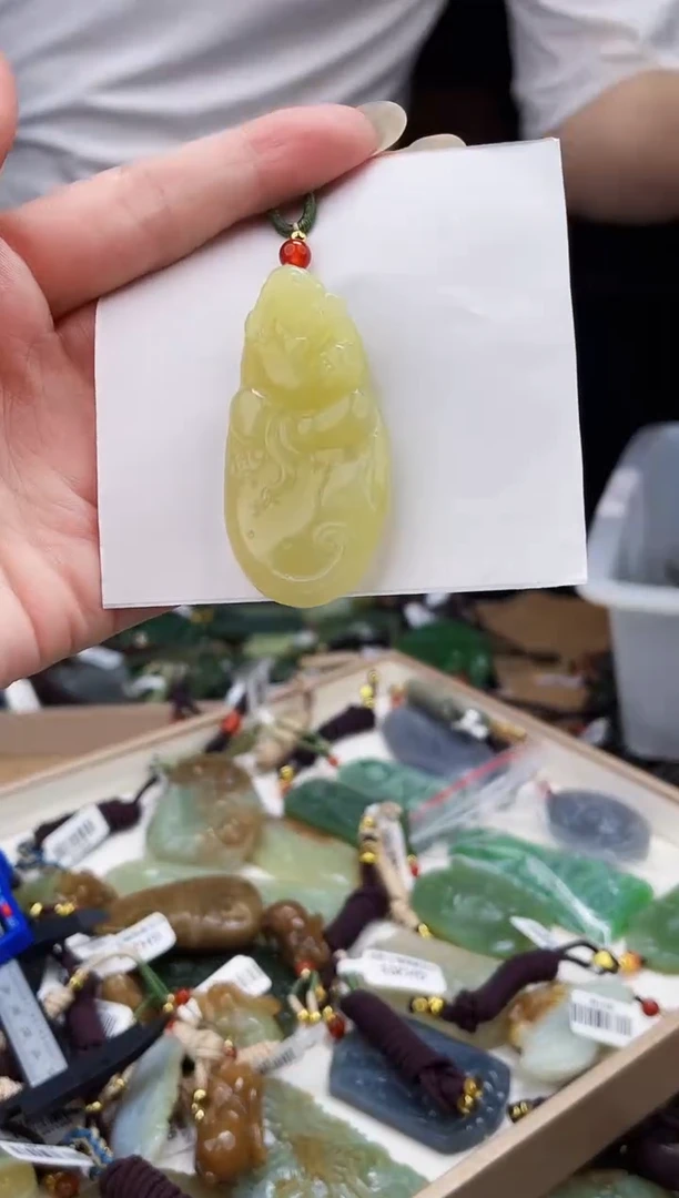 颈饰未镶嵌和田玉1