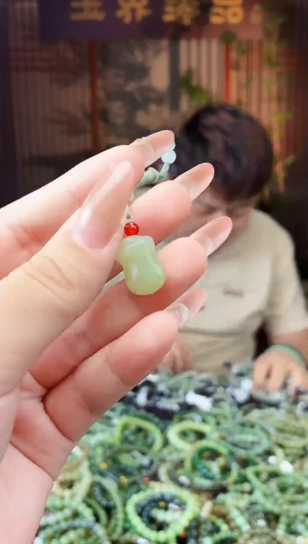 和田玉未镶嵌颈饰拍一发一