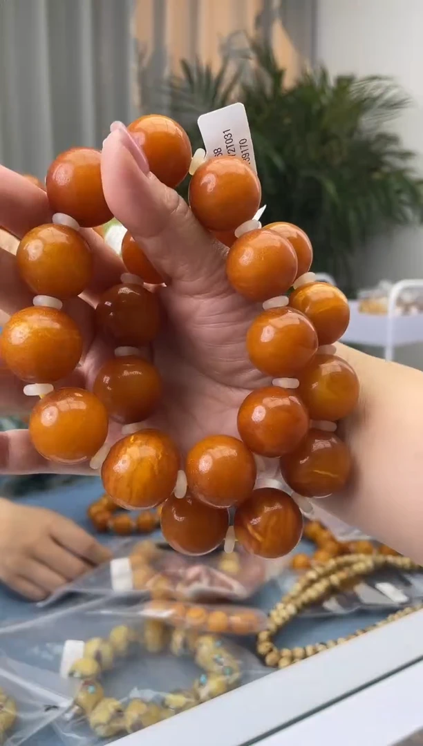 【闪购商品】蜜蜡珠宝奇石未镶嵌假一罚十，多样性发一件068.21