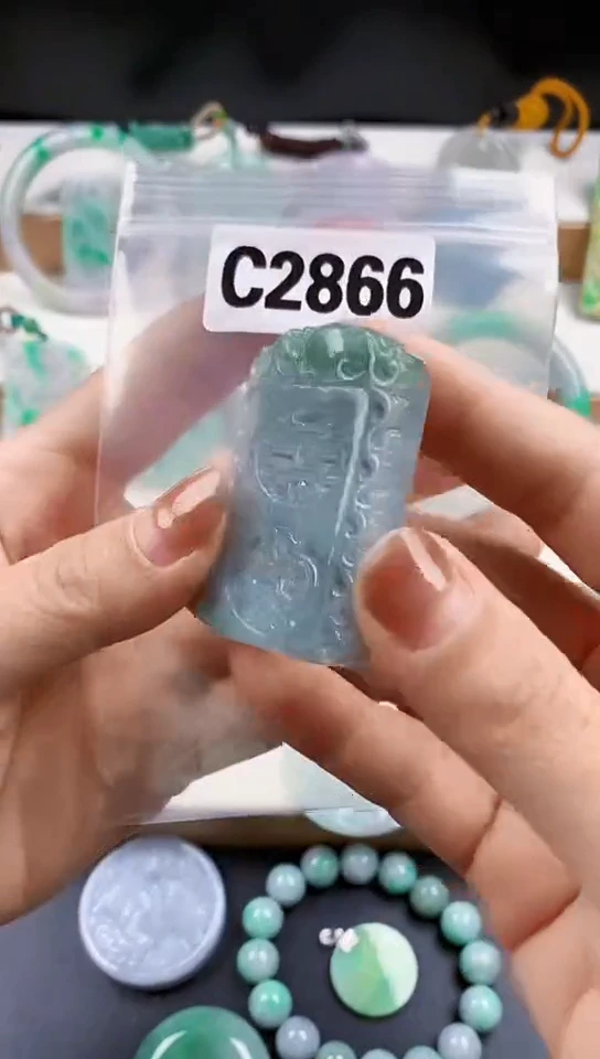 颈饰未镶嵌翡翠天然翡翠吊坠挂件