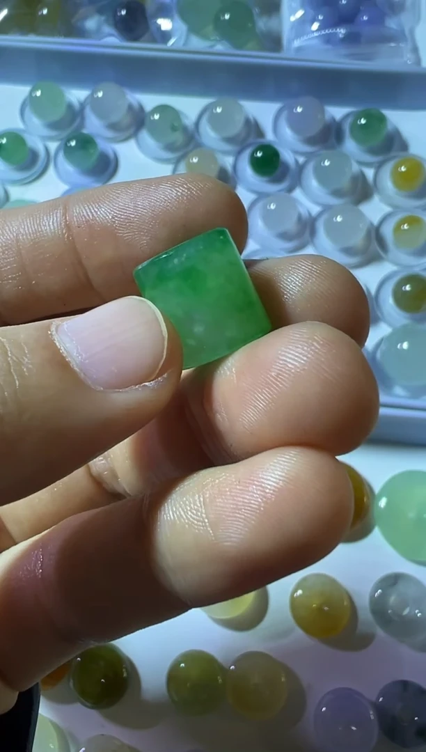 未镶嵌定制翡翠珠子